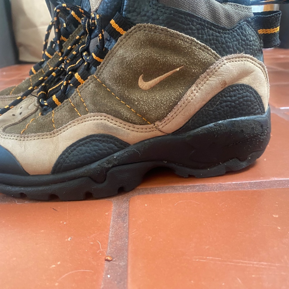 Nike Air Hiking Boots - Picture 7 of 11